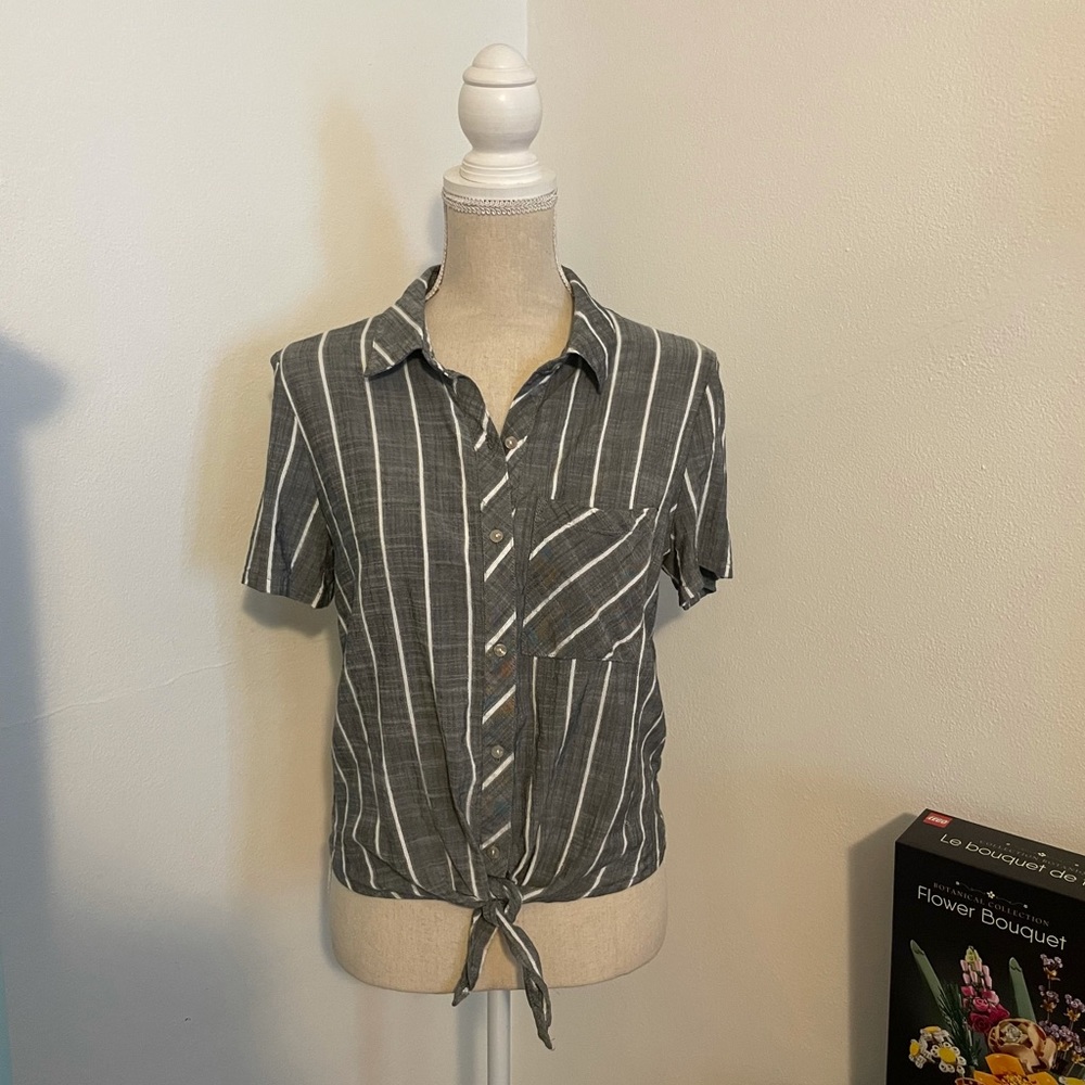 Universal Thread Tie Front Shirt